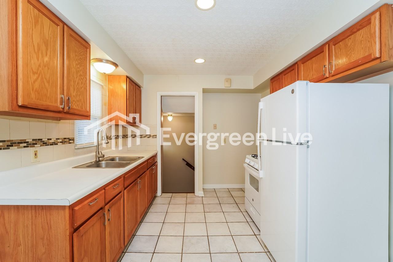 19200 Mayfair Ln - Photo 4 of 15