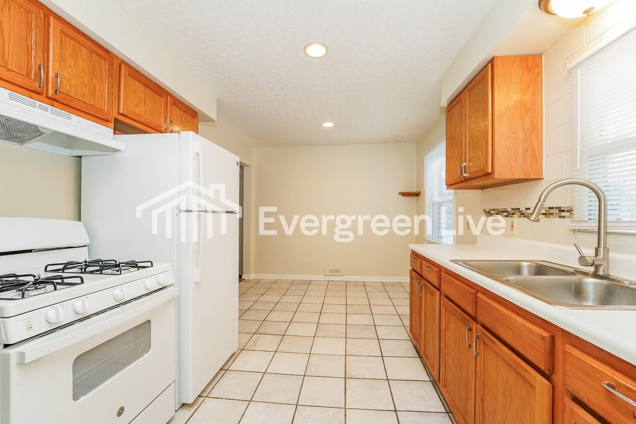 19200 Mayfair Ln - Photo 5 of 15