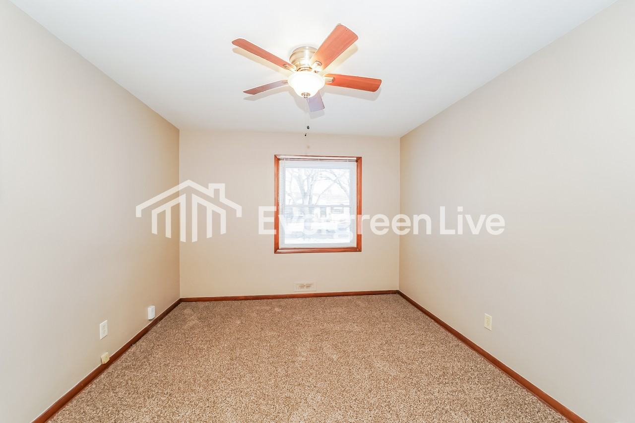 19200 Mayfair Ln - Photo 6 of 15