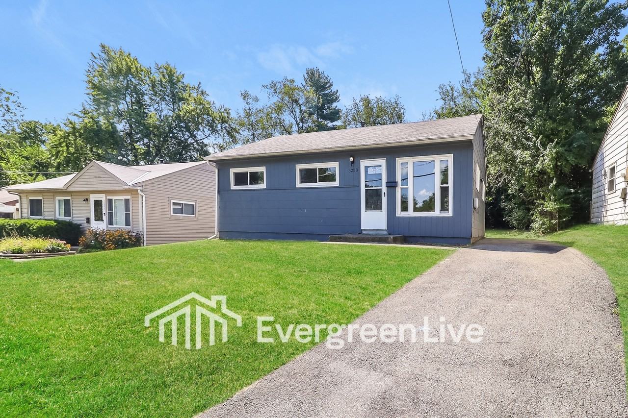 3233 Lapland Dr - Photo 3 of 16