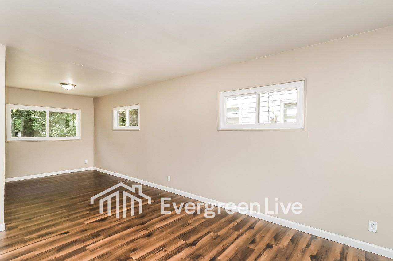 3233 Lapland Dr - Photo 5 of 16