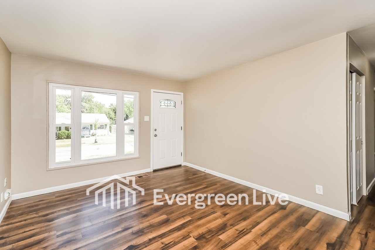 3233 Lapland Dr - Photo 6 of 16