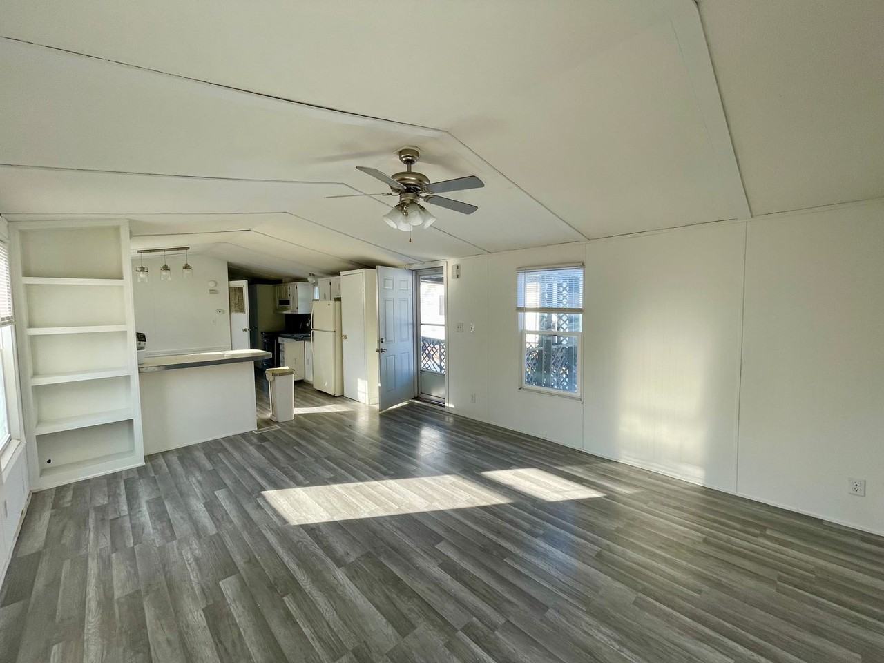 630 N Wesley St - Photo 2 of 21