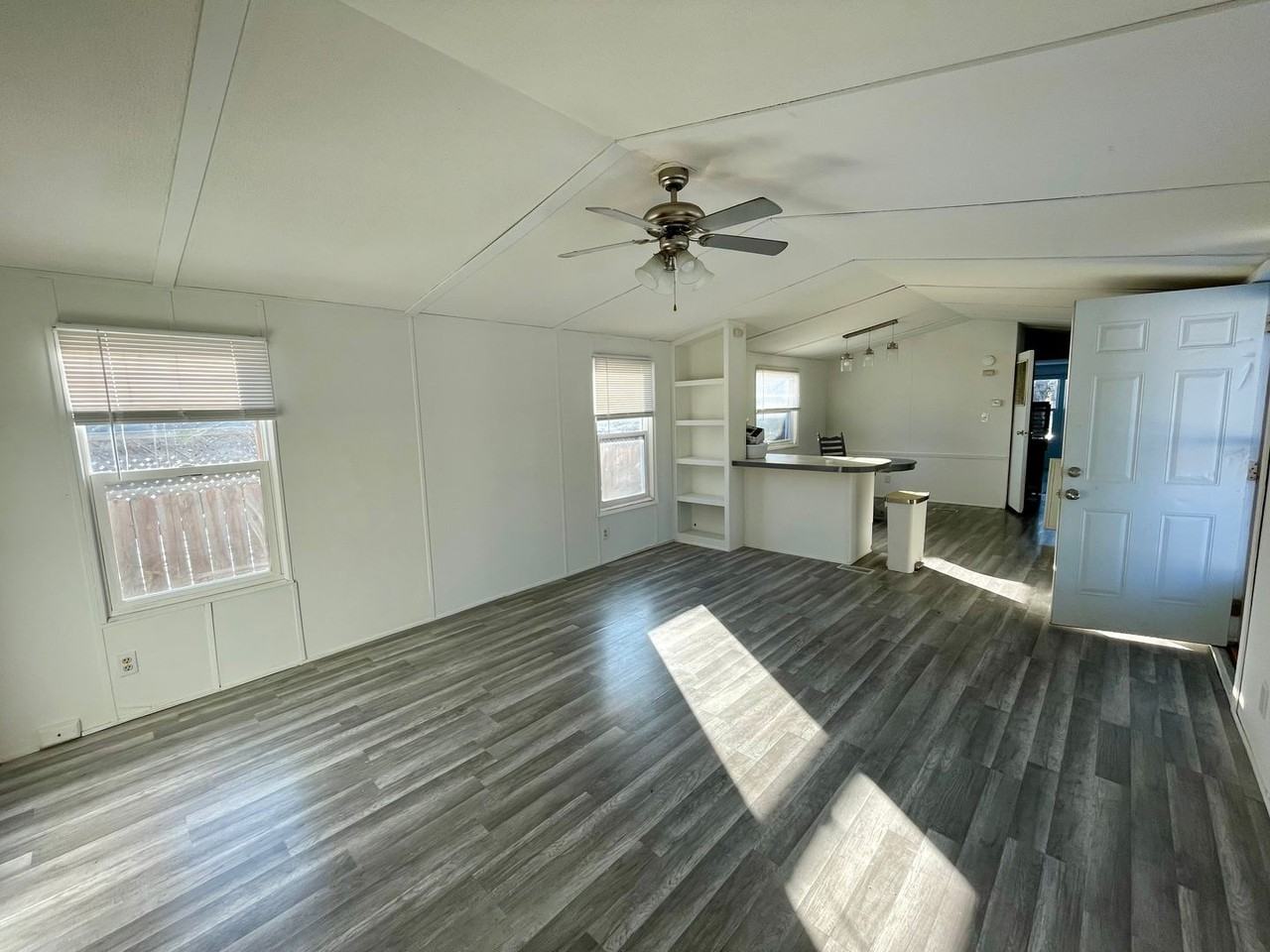 630 N Wesley St - Photo 3 of 21