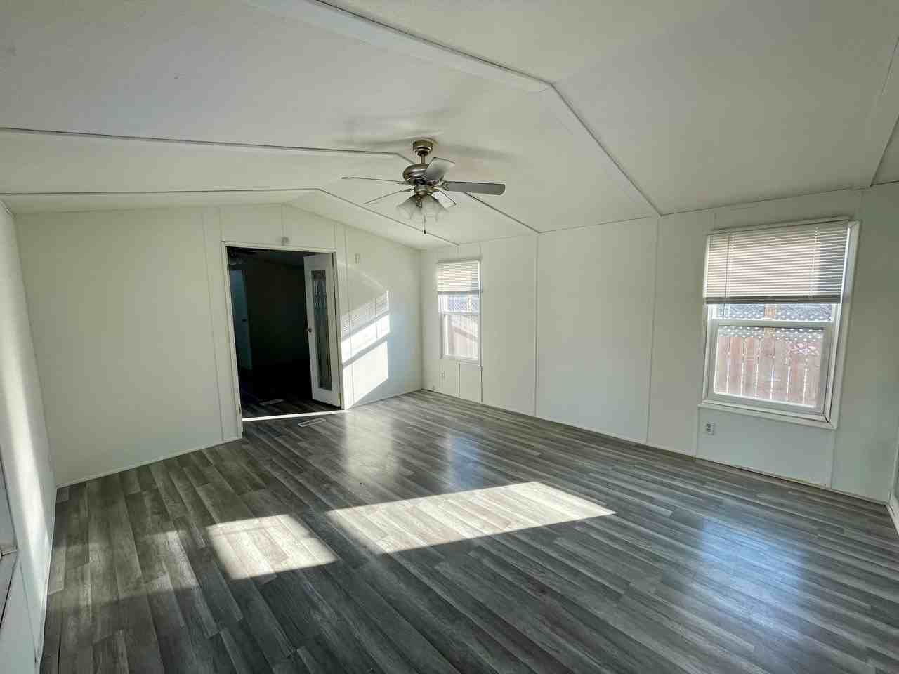 630 N Wesley St - Photo 4 of 21