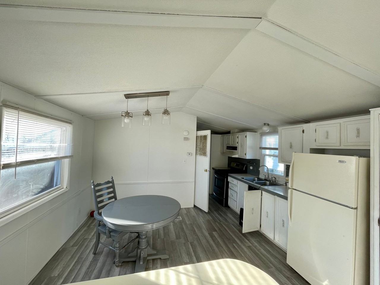 630 N Wesley St - Photo 6 of 21