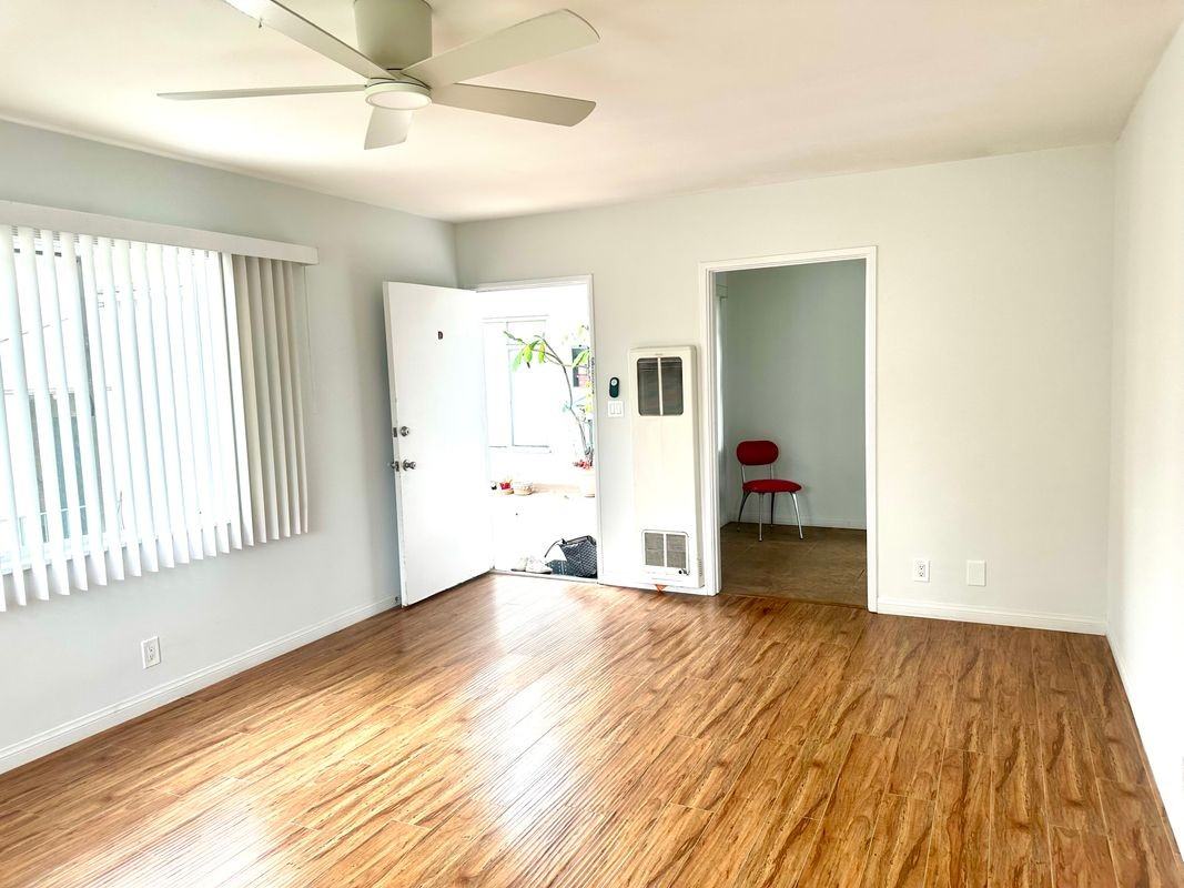 810 7th St ##D - Photo 2 of 9