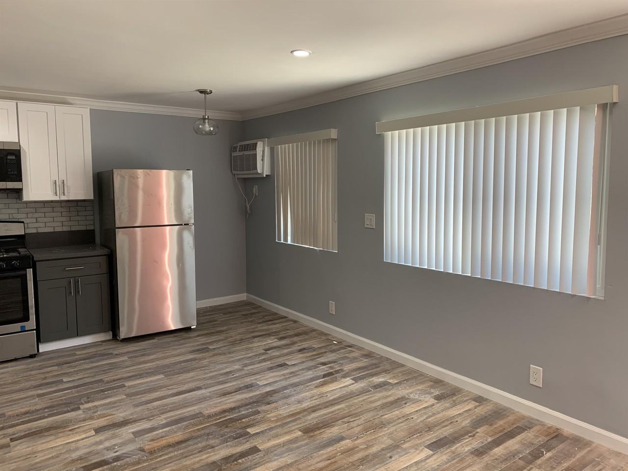 627 N Alexandria Ave - Photo 2 of 16