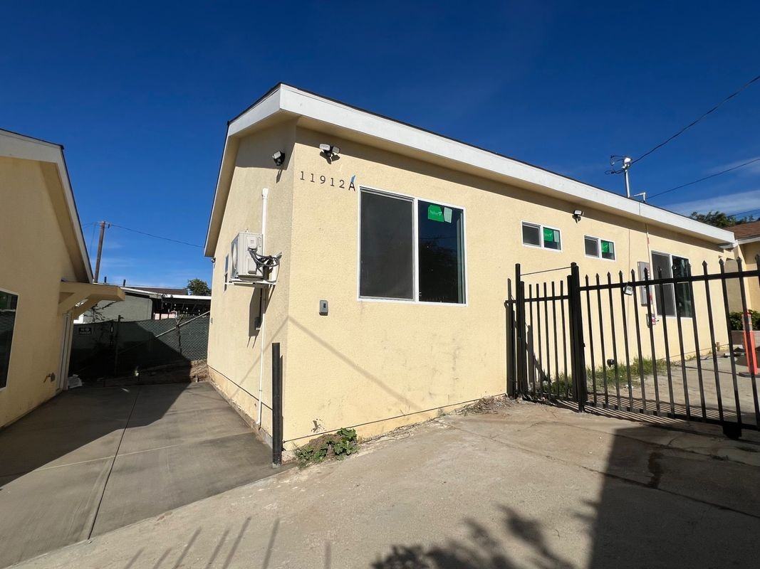 11912A Fidel Ave - Photo 2 of 12