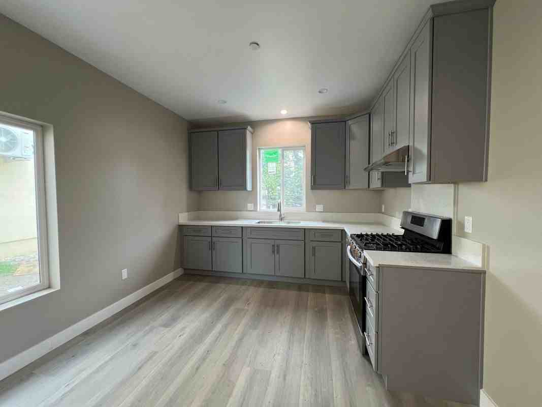 11910A Fidel Ave - Photo 3 of 10