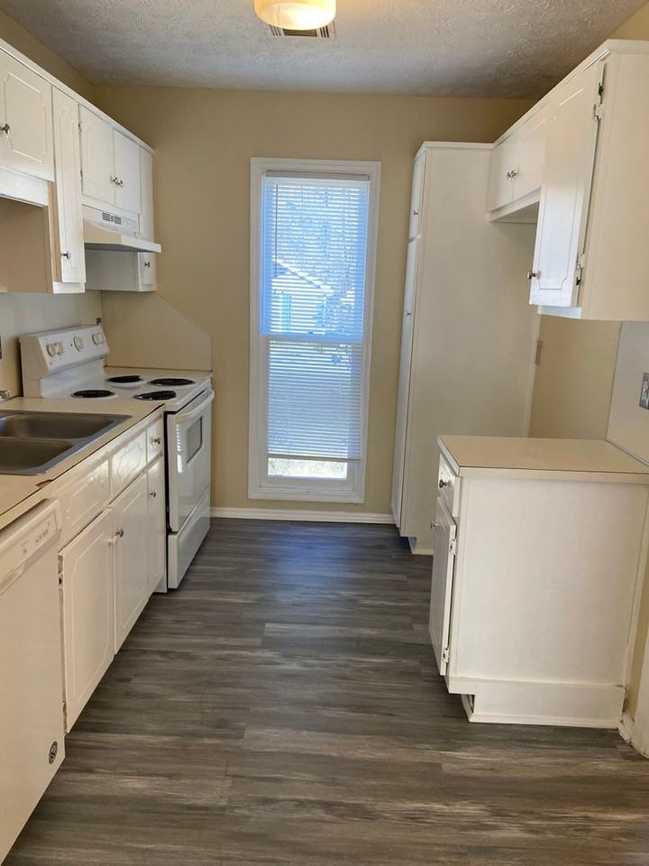 2148 Hunter Ct - Photo 3 of 9