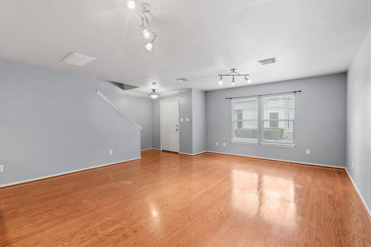 1710 Redwing Cove Dr - Photo 2 of 28