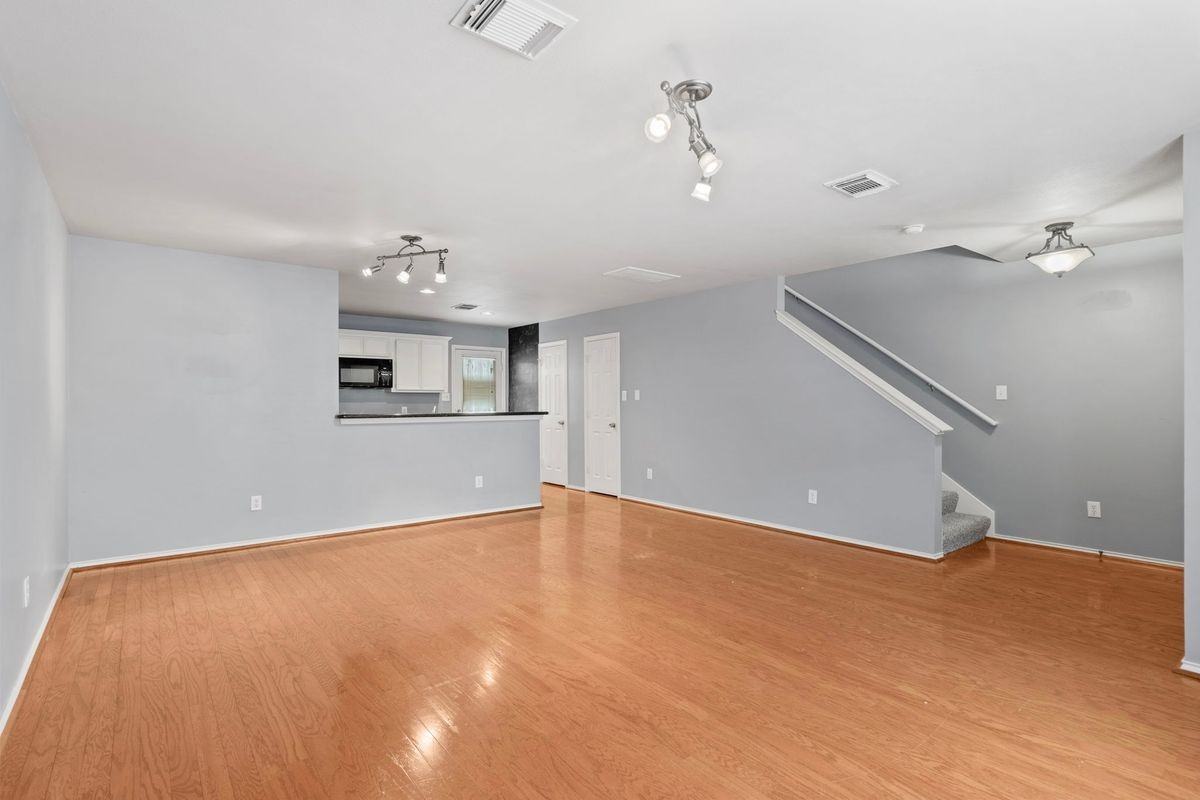 1710 Redwing Cove Dr - Photo 3 of 28