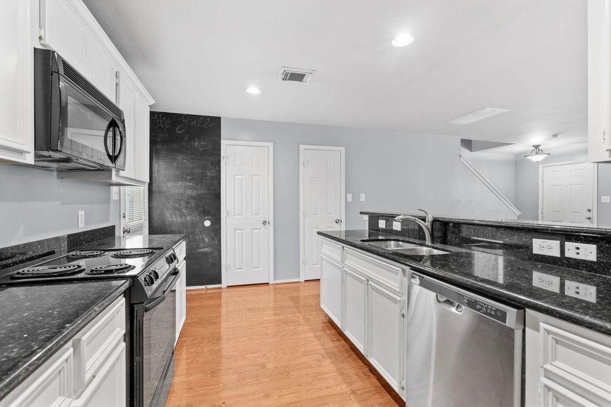 1710 Redwing Cove Dr - Photo 4 of 28