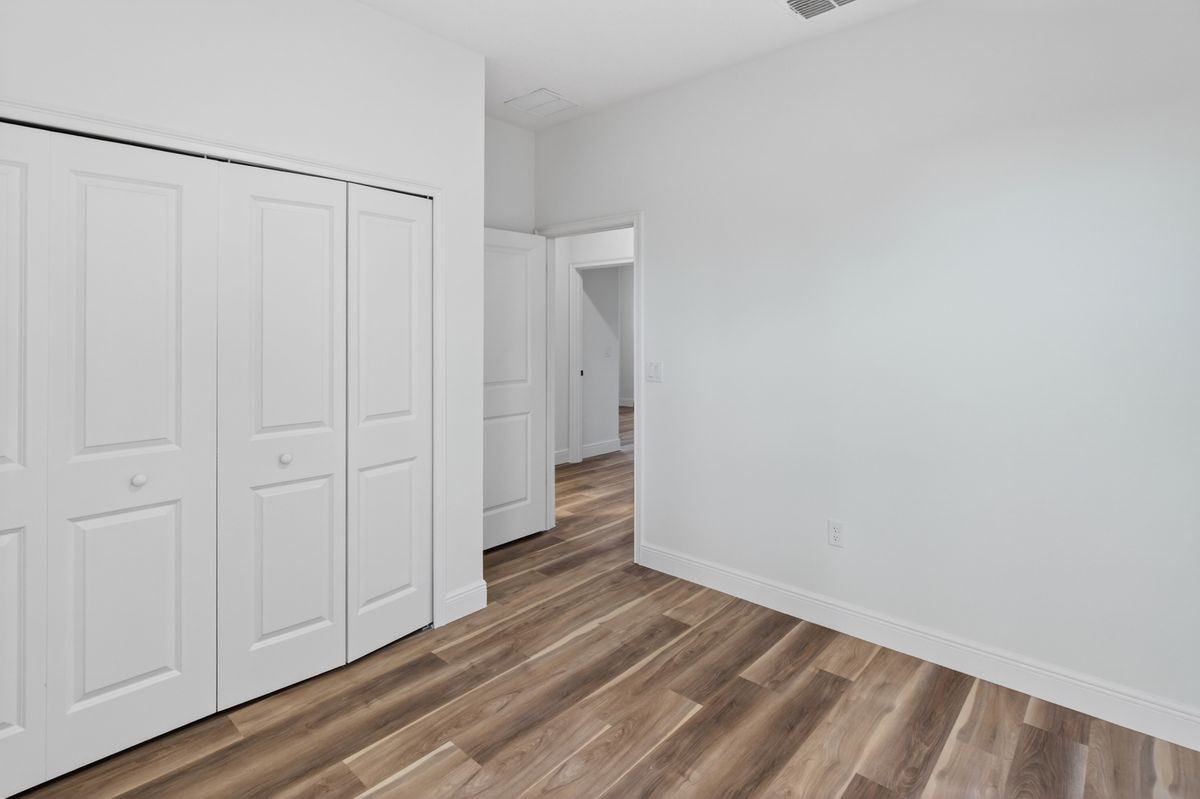 1852 W Quaker Ln - Photo 7 of 24