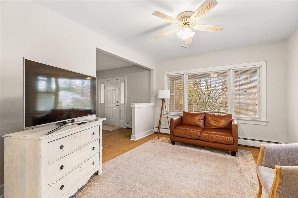 21 Heathcote Brook Rd - Photo 2 of 5