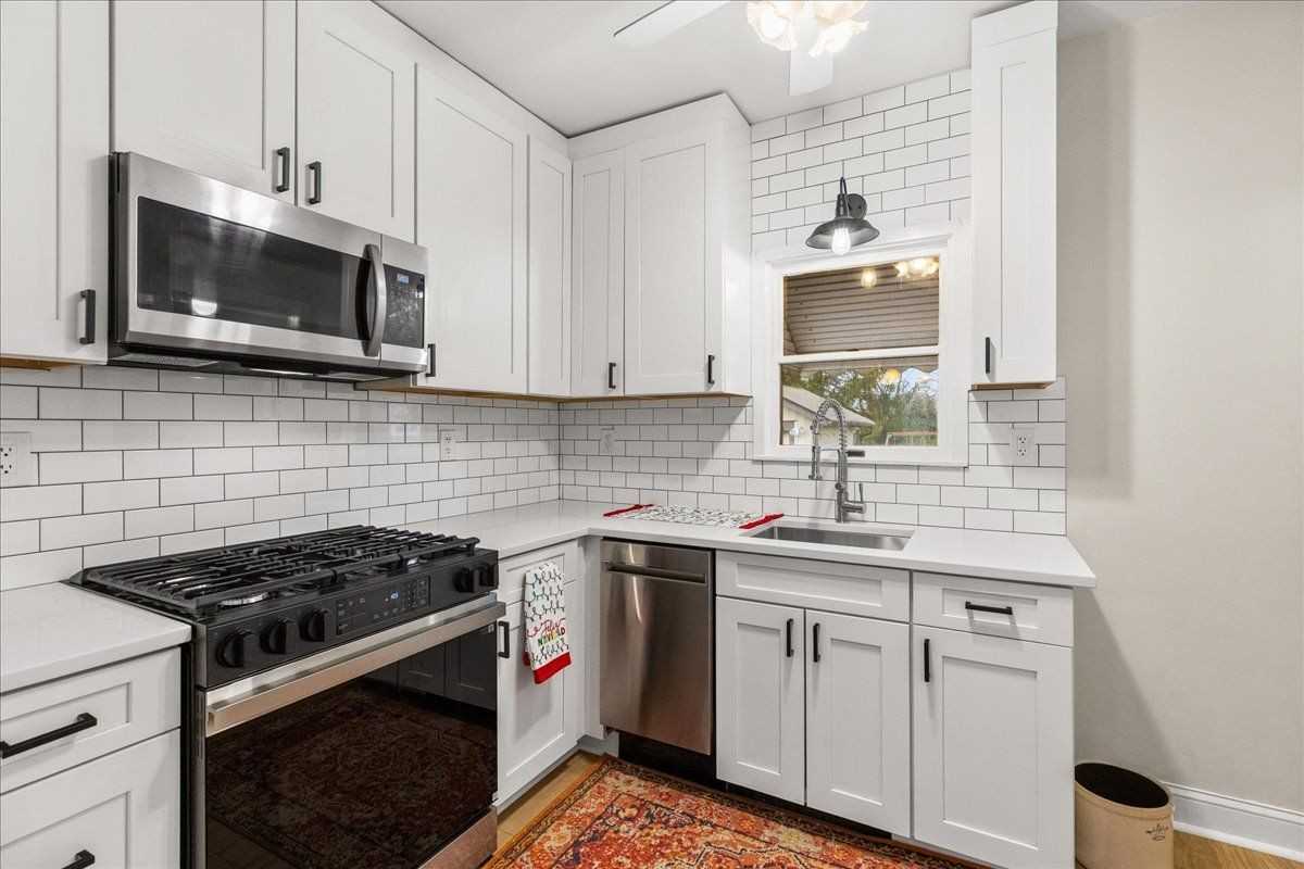 21 Heathcote Brook Rd - Photo 4 of 5