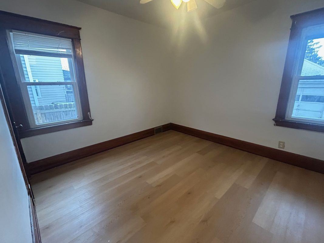 528 Ontario St - Photo 6 of 11