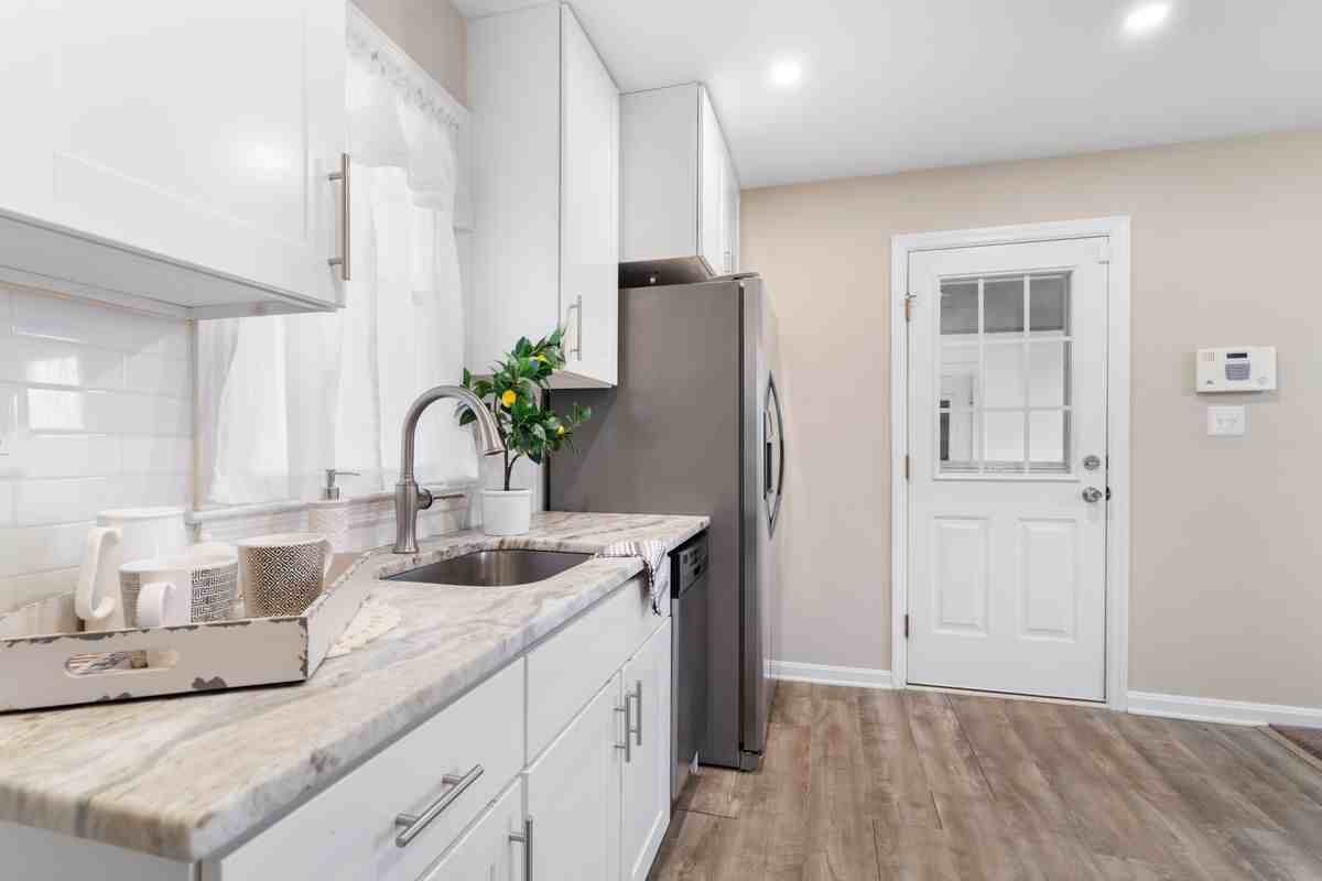 1108 Reece Rd - Photo 2 of 39