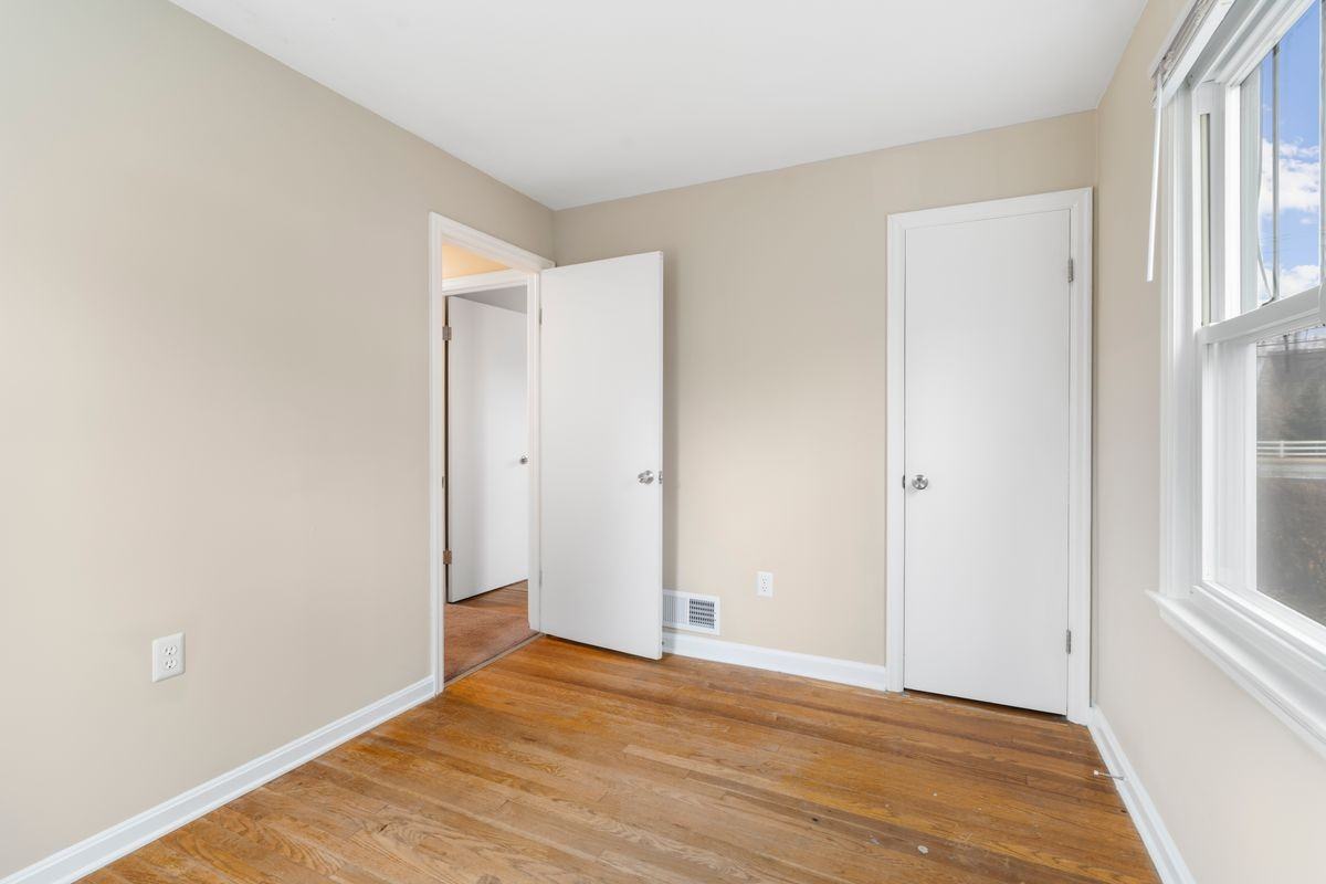 1108 Reece Rd - Photo 6 of 39