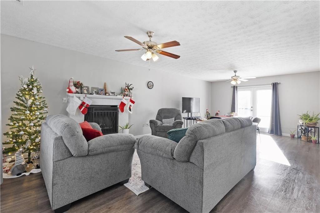 284 Oak Rdg - Photo 3 of 13