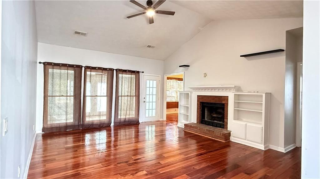 1399 Sisters Ct - Photo 2 of 15