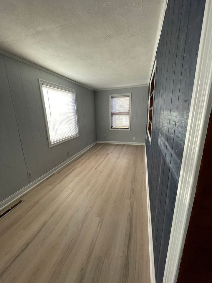 1115 S Luick Ave - Photo 3 of 13