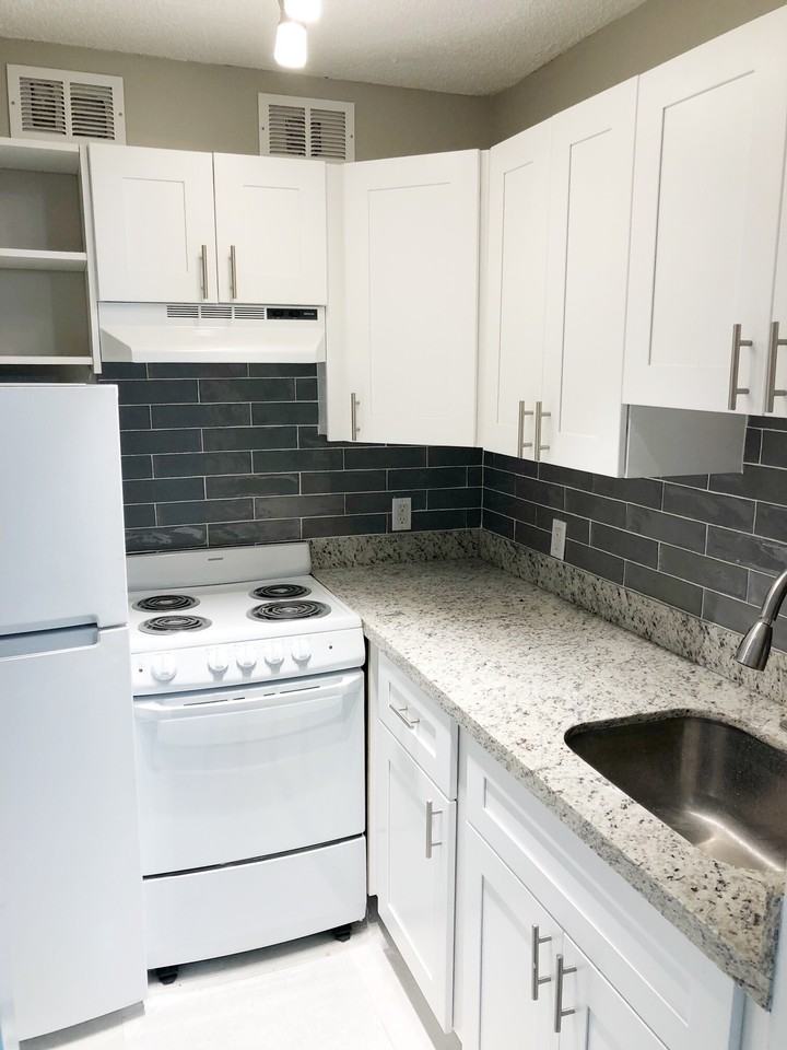 921 NE 16TH ST - Photo 2 of 6