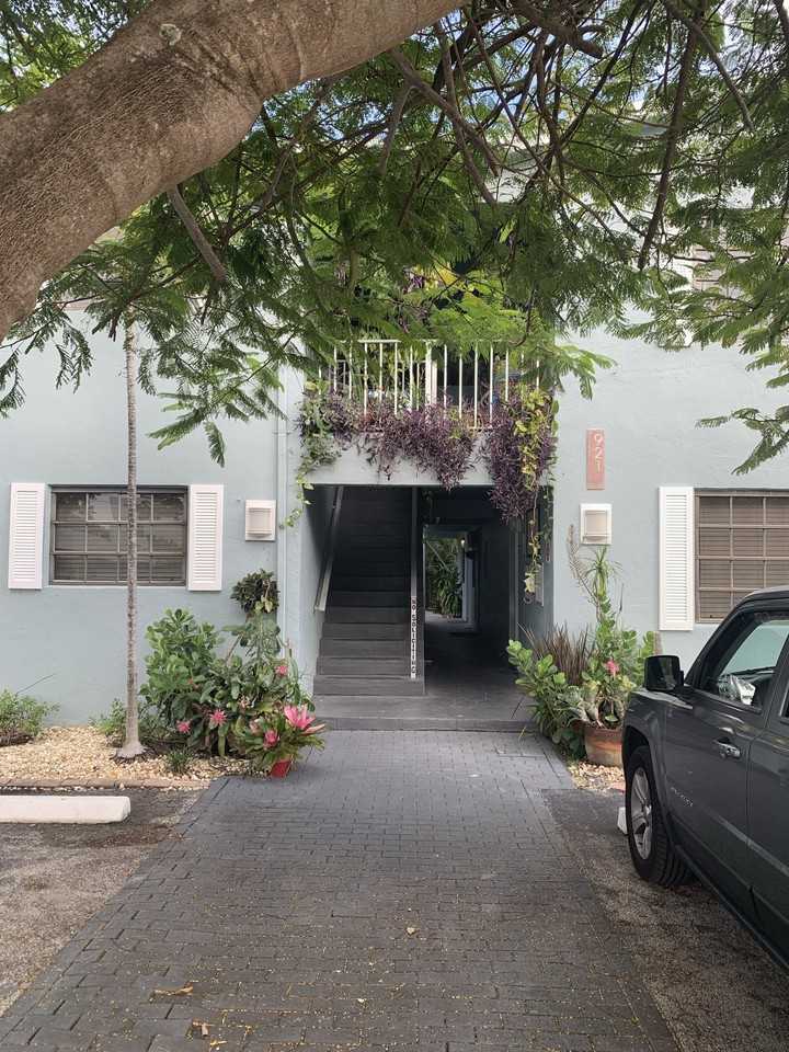 921 NE 16TH ST - Photo 6 of 6