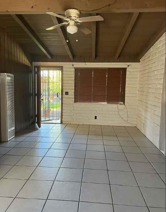 1576 // 2541 East Elm Street #3 - Photo 3 of 9