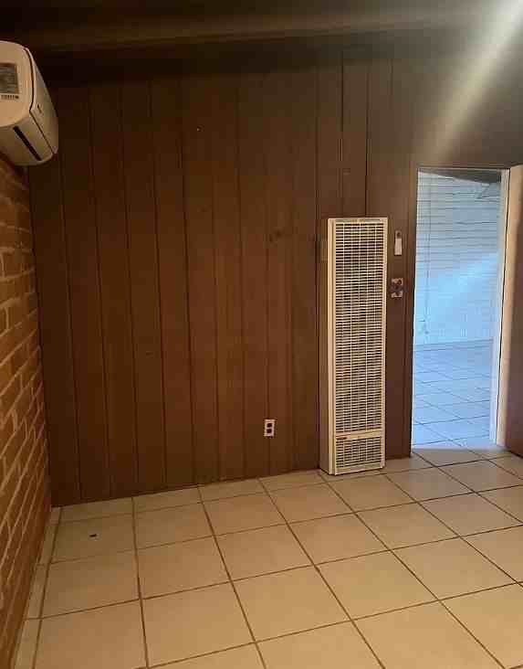 1576 // 2541 East Elm Street #3 - Photo 5 of 9