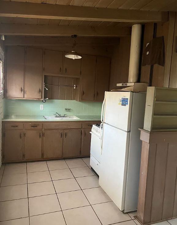 1576 // 2541 East Elm Street #3 - Photo 7 of 9