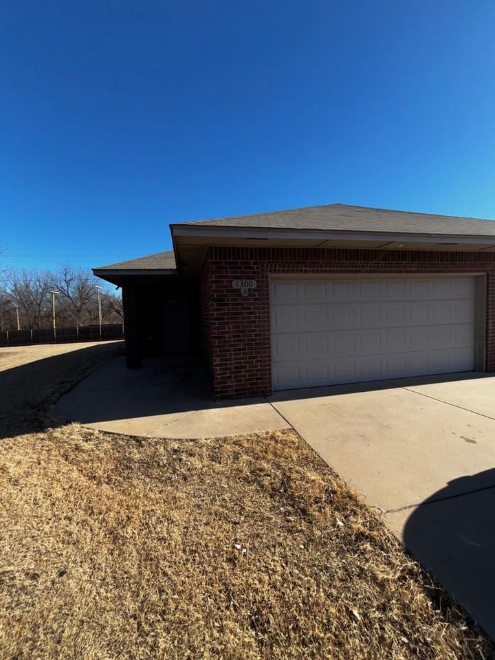 1300A Garden Gate Dr - Photo 7 of 25