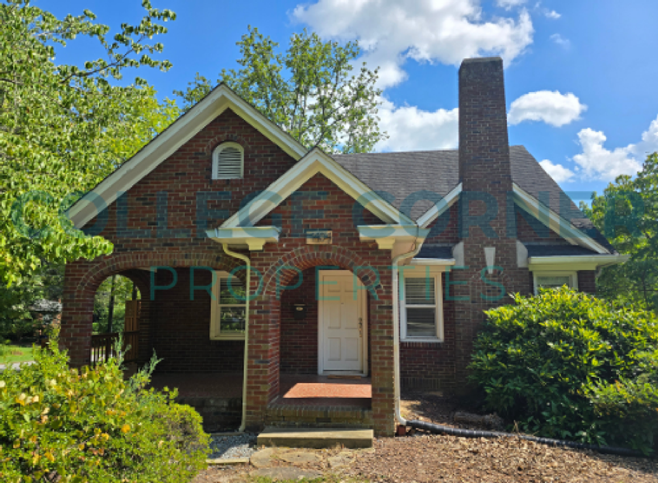 1404 Polo Rd - Photo 2 of 50