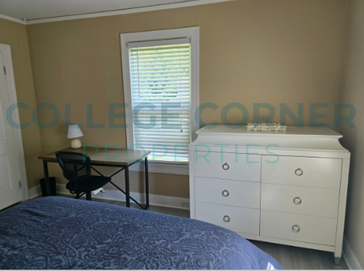 1404 Polo Rd - Photo 4 of 50