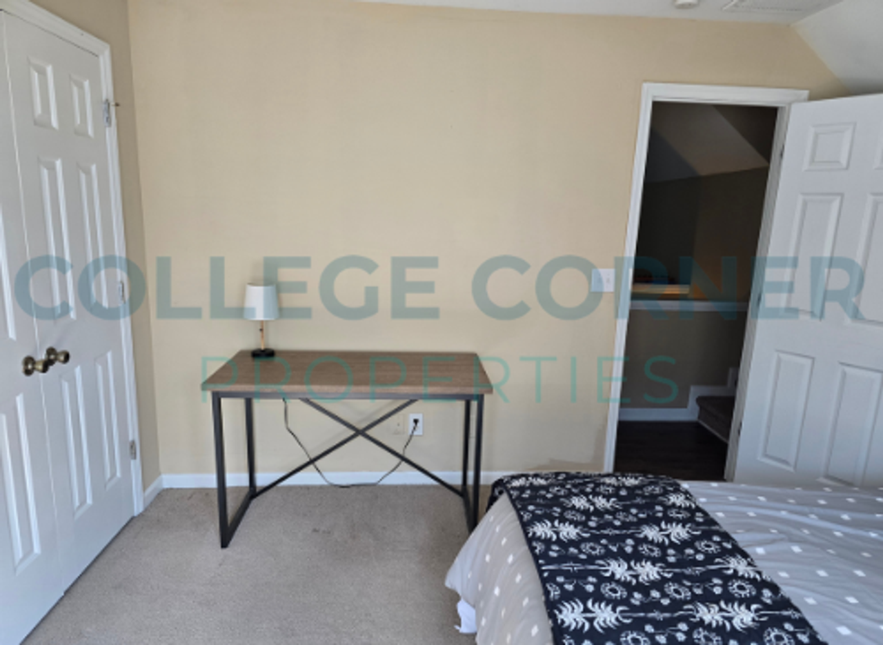 1404 Polo Rd - Photo 7 of 50