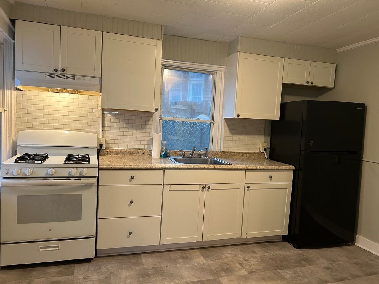 348 N Plum St - Photo 6 of 16