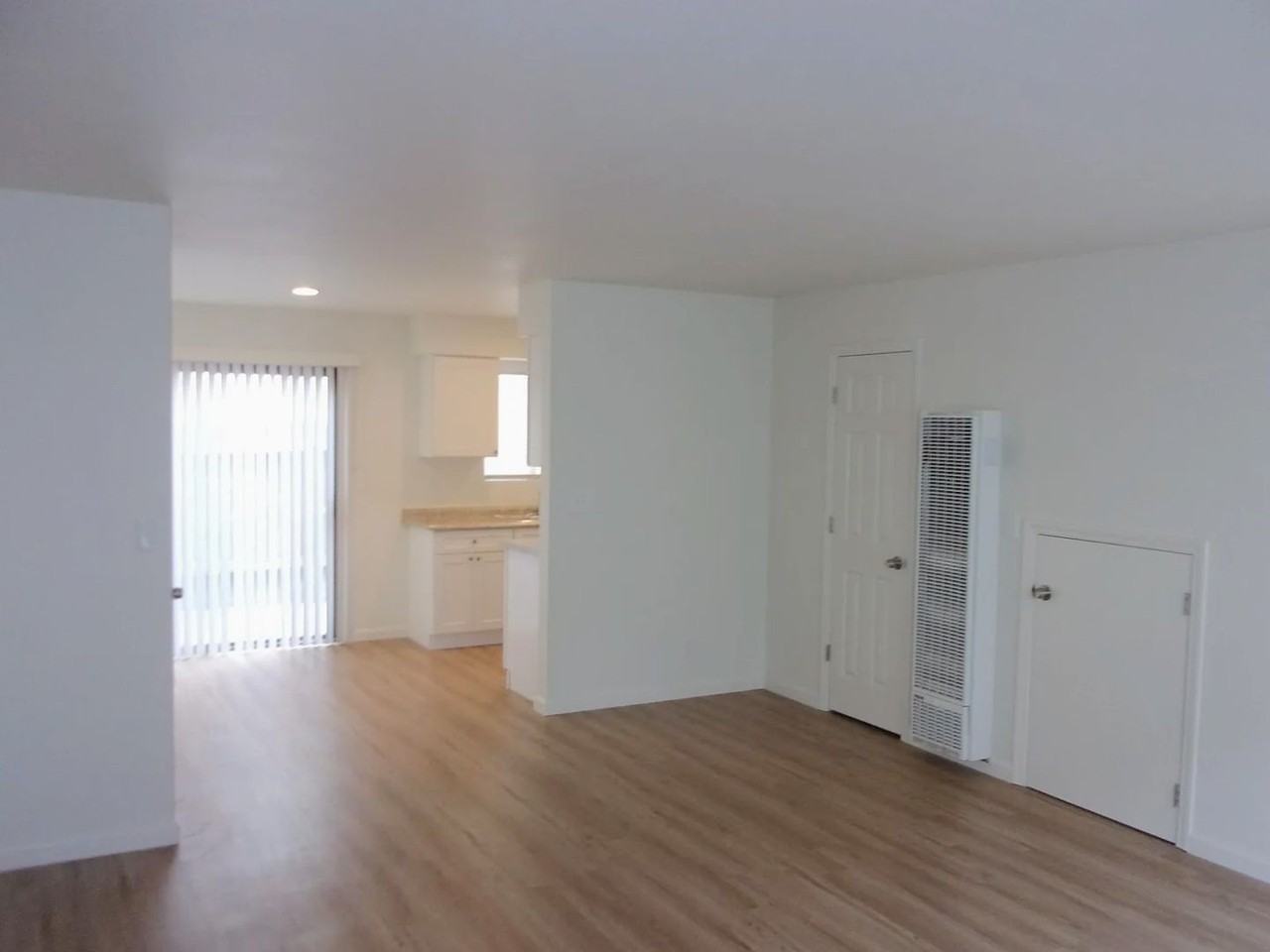 728 N G St #C - Photo 3 of 9