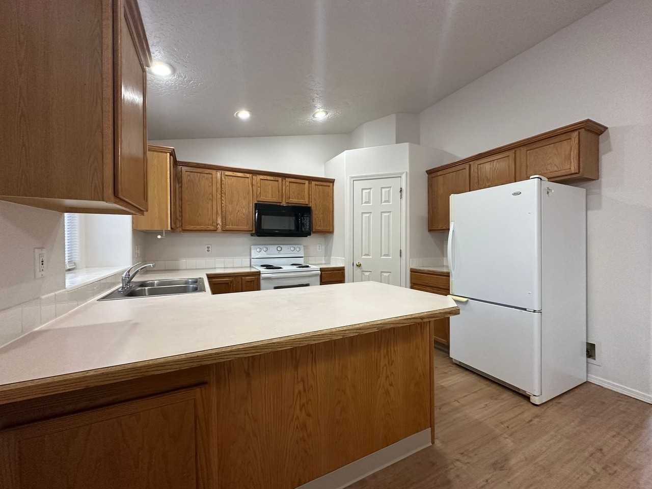 1610 N Ohio Ave - Photo 6 of 16