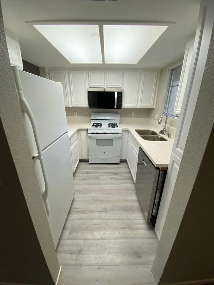 1908 Desert Falls Ct #205 - Photo 3 of 15