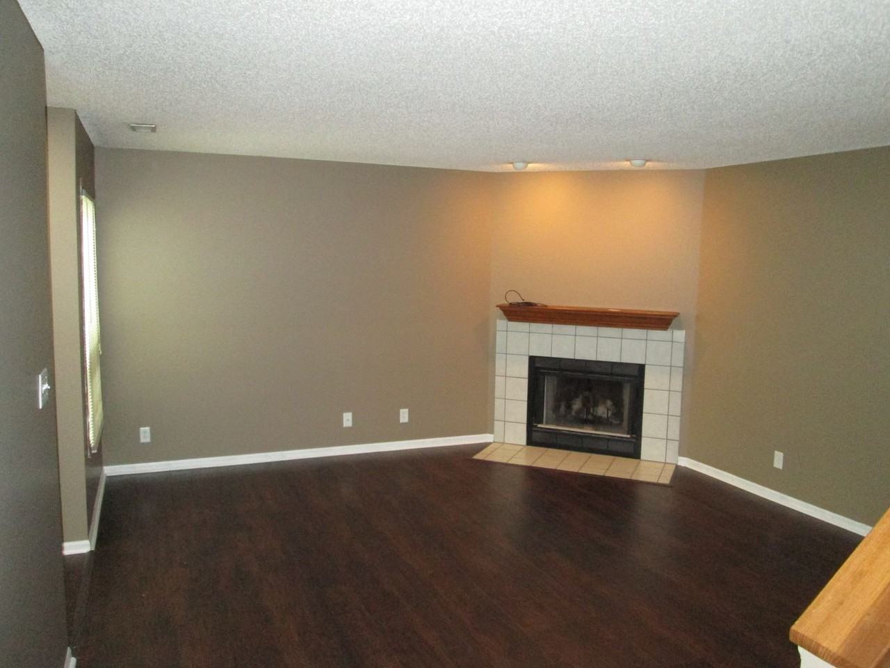 1725 Granada Ln - Photo 4 of 29