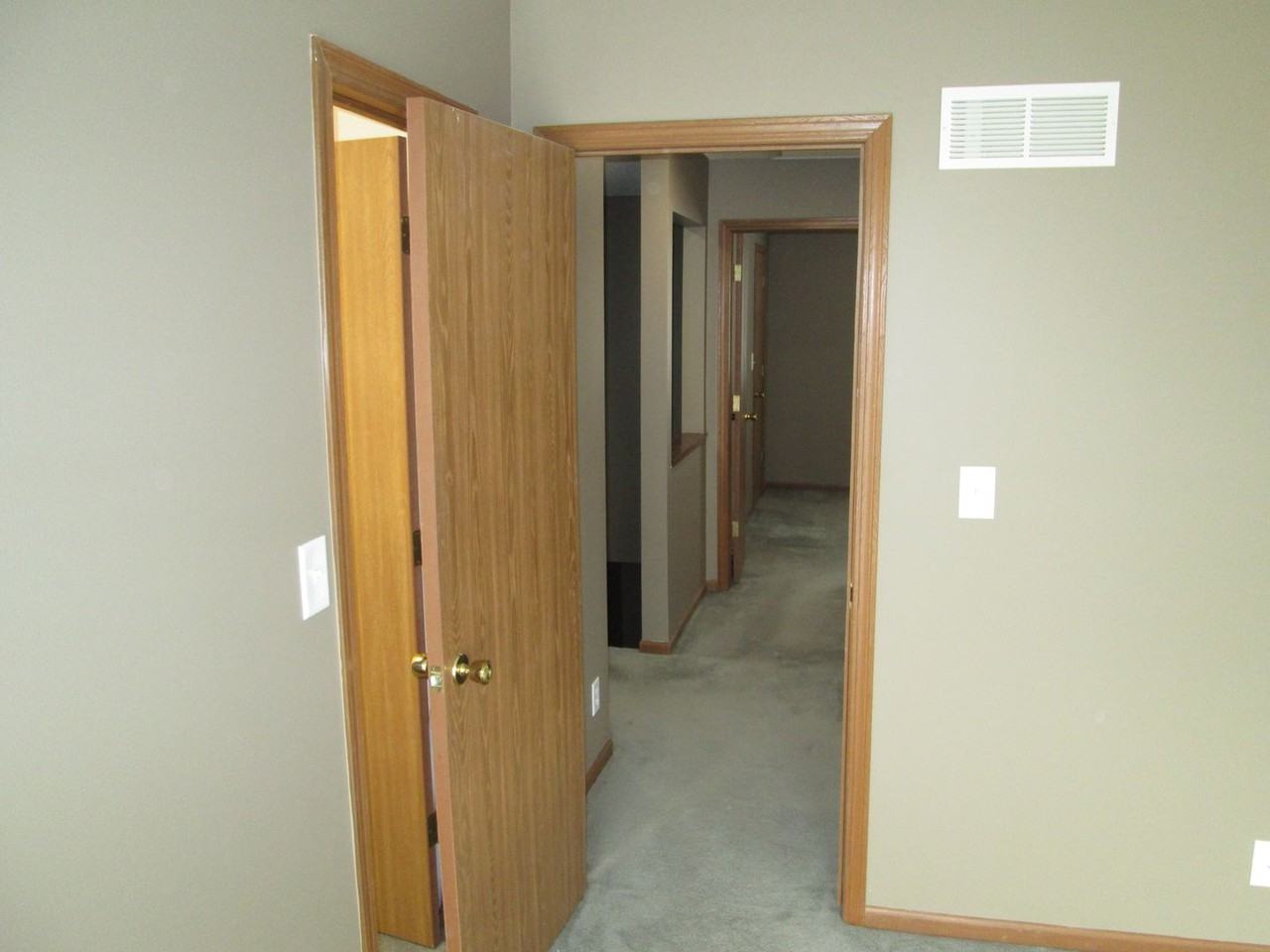 1725 Granada Ln - Photo 3 of 29