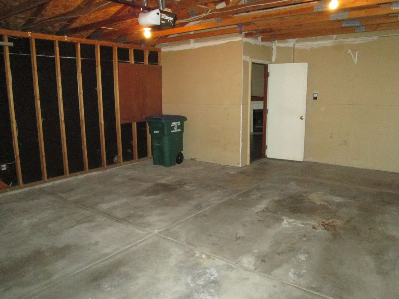 1725 Granada Ln - Photo 4 of 29