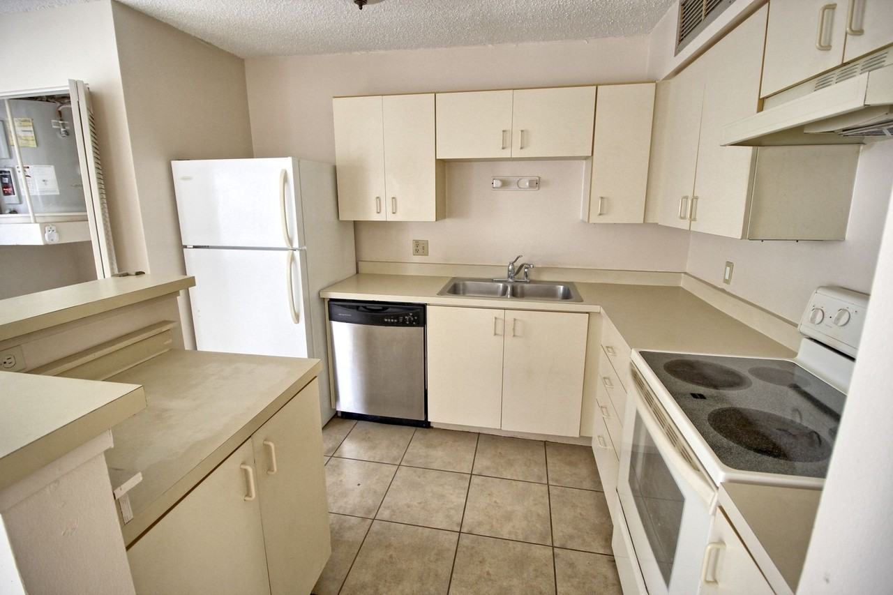 364 Northpointe Ct - Photo 4 of 9