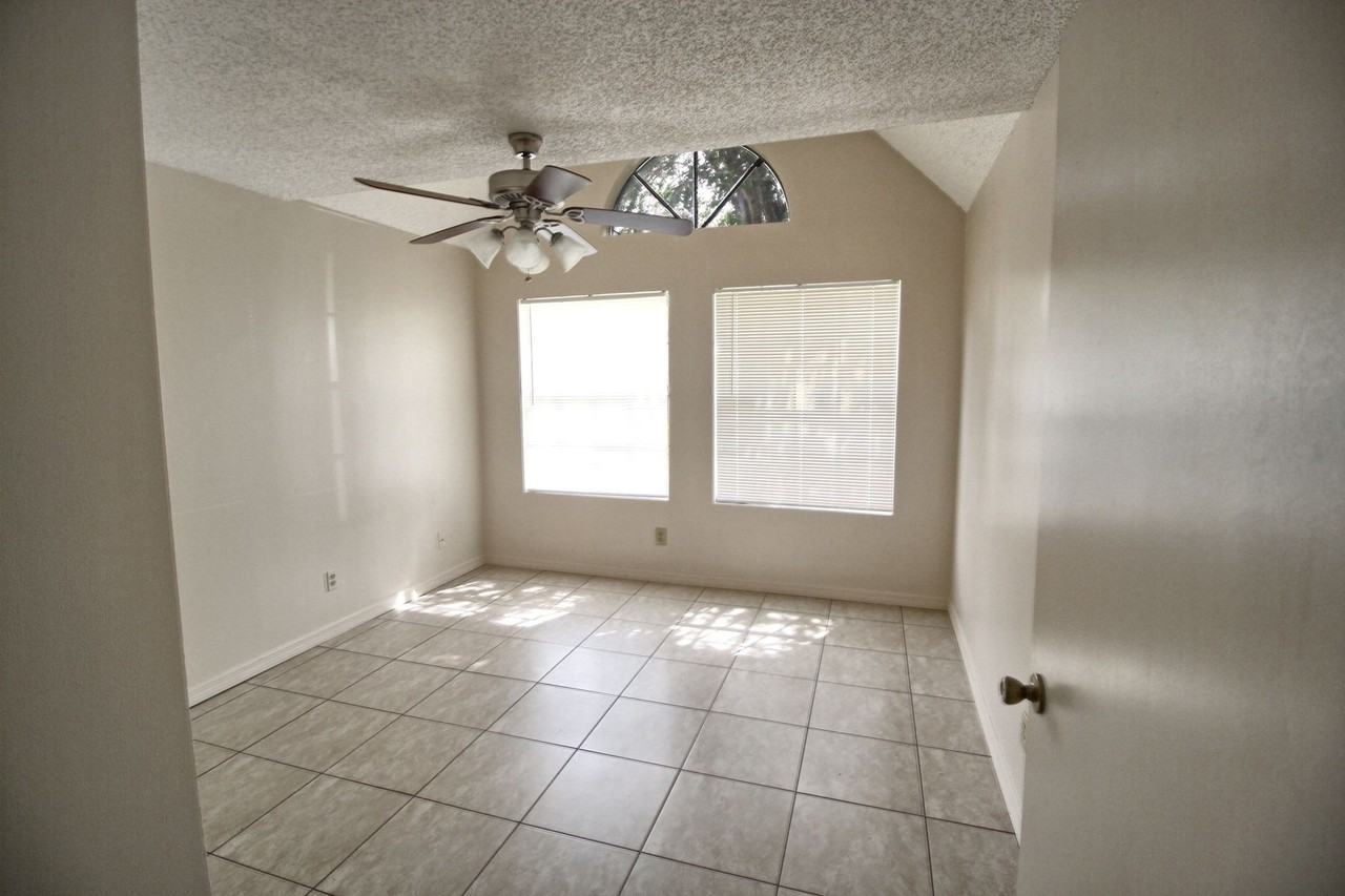 364 Northpointe Ct - Photo 7 of 9