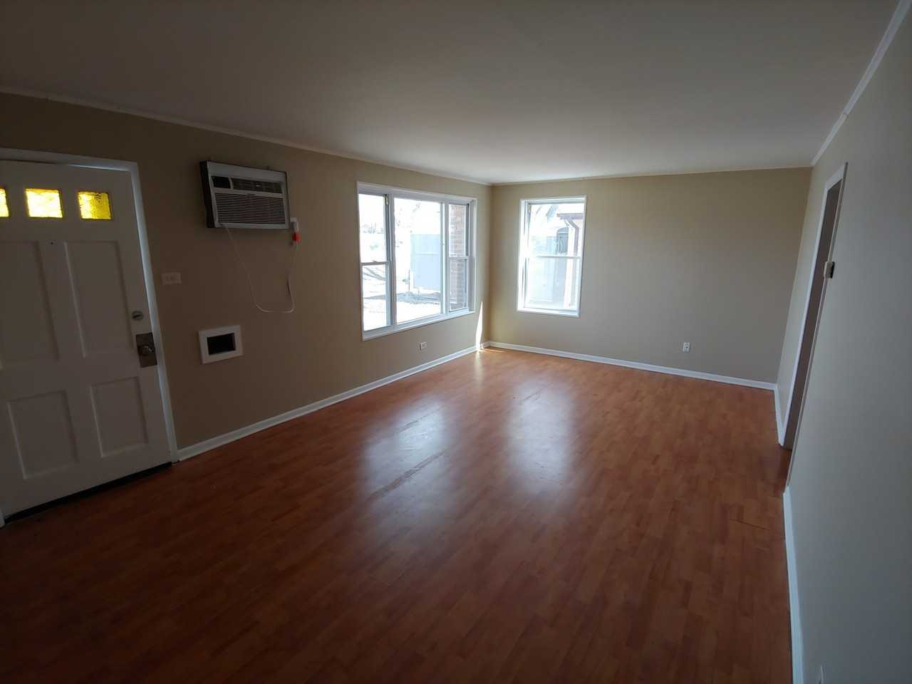 211 Sauk Trl - Photo 4 of 6