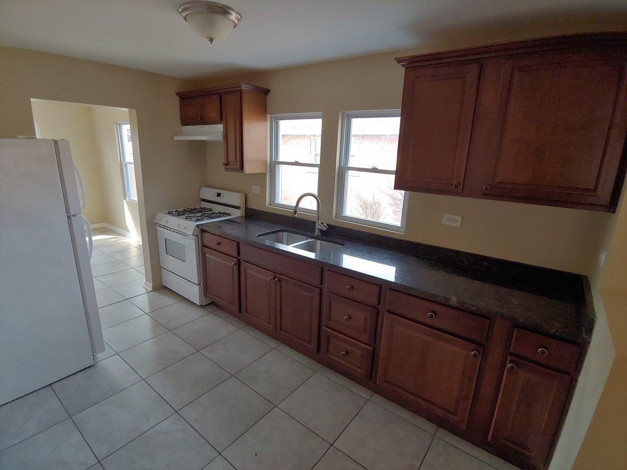 12706 S Throop St - Photo 2 of 5