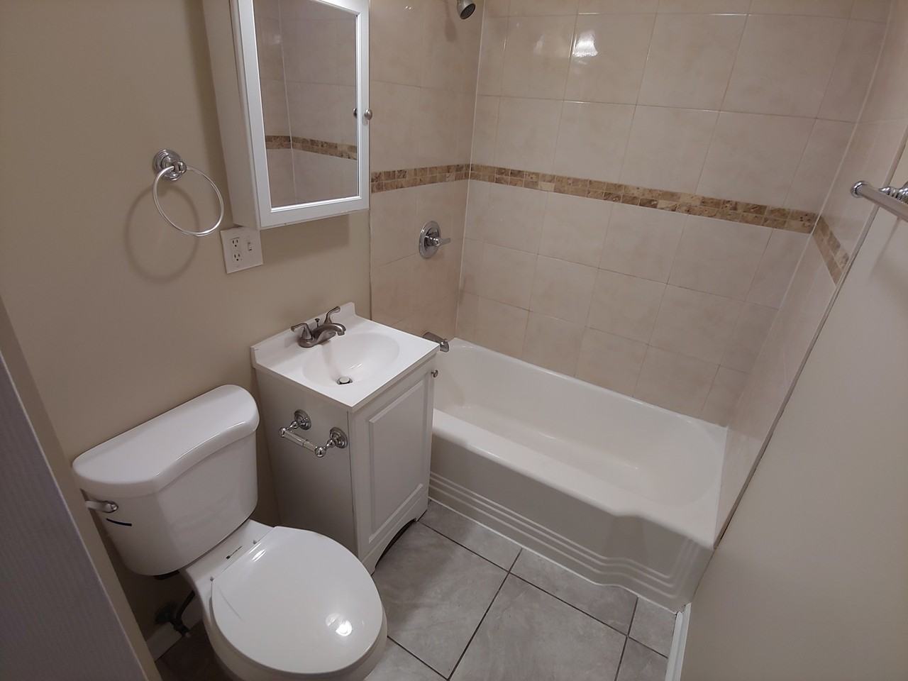 12706 S Throop St - Photo 4 of 5