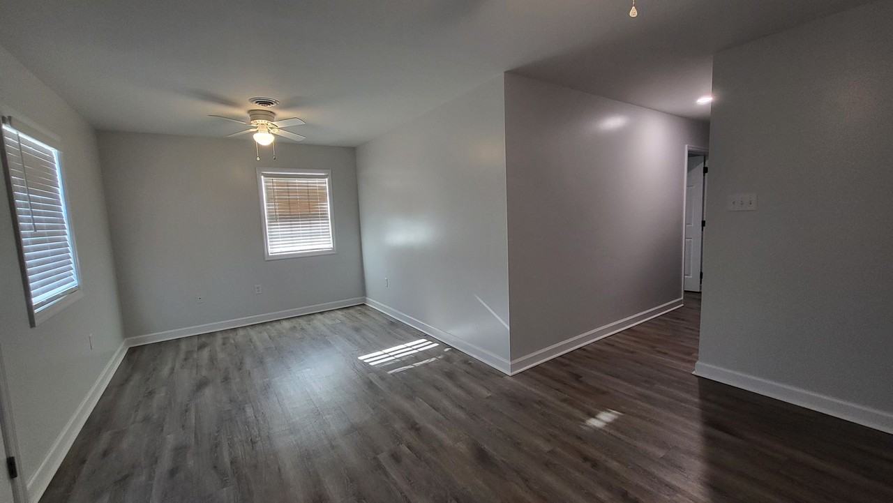 580 Hiawatha Rd - Photo 3 of 10
