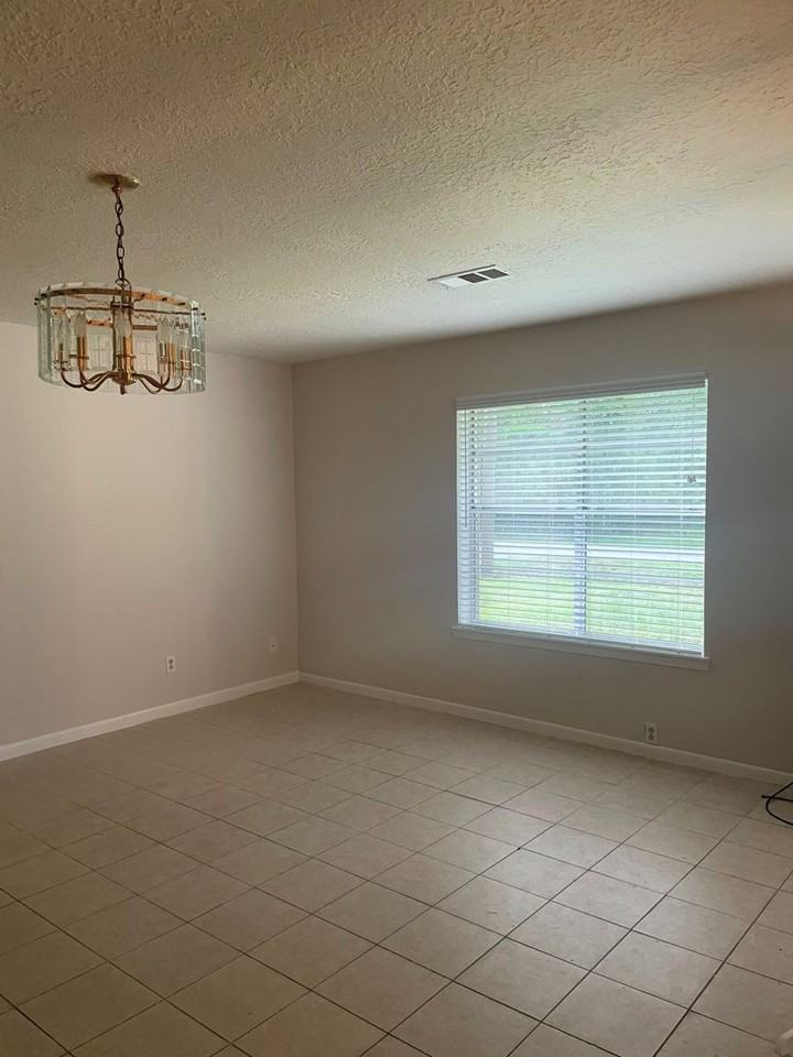 535 Hillebrandt St - Photo 3 of 23